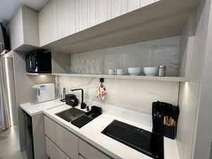 Image 9 - 884630