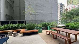 Image 22 - 884630