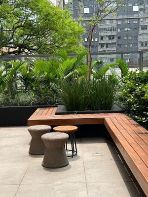Image 21 - 884630