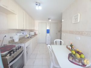 Image 13 - 884632