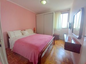 Image 9 - 884632