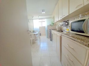 Image 12 - 884632