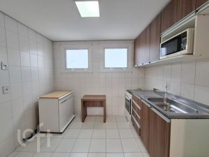 Image 9 - 884642