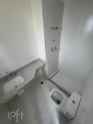 Image 16 - 884658