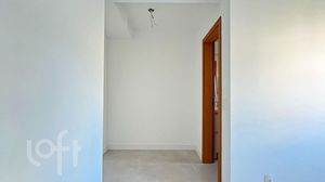 Image 21 - 884659