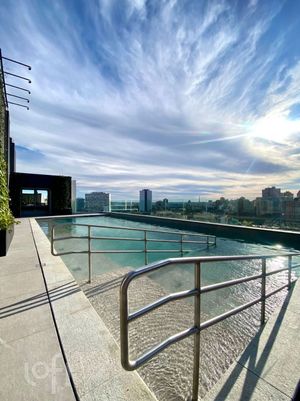 Image 21 - 884660