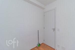 Image 11 - 884665