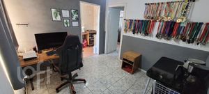 Image 8 - 884666