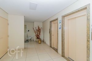 Image 18 - 884667