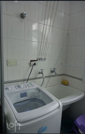 Image 9 - 884667