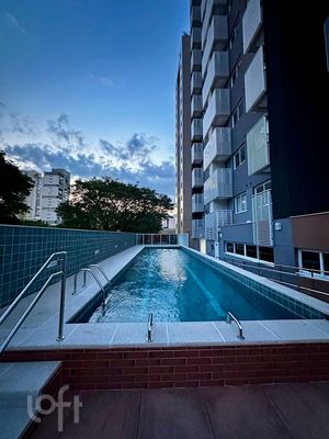 Image 9 - 884670