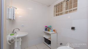 Image 6 - 884671