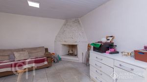 Image 11 - 884671