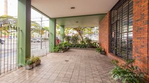 Image 19 - 884671