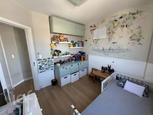 Image 9 - 884672