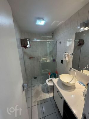 Image 11 - 884672