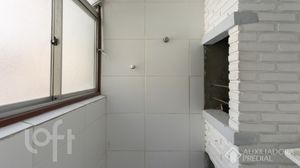 Image 28 - 884674