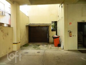 Image 28 - 884674