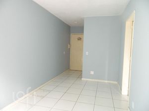 Image 8 - 884674