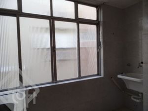 Image 11 - 884675