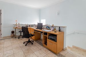 Image 9 - 884686