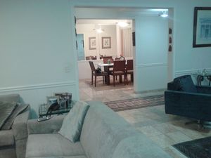 Image 12 - 884686