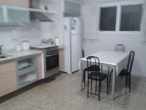 Image 7 - 884686