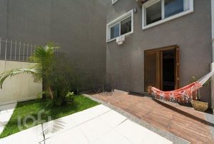 Image 12 - 884691