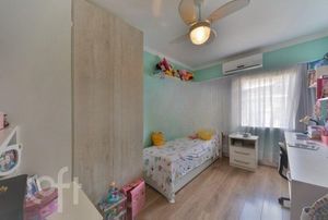 Image 9 - 884691