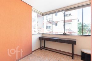 Image 8 - 884697
