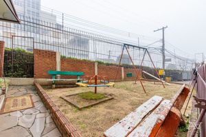 Image 15 - 884698