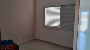 Image 18 - 884699