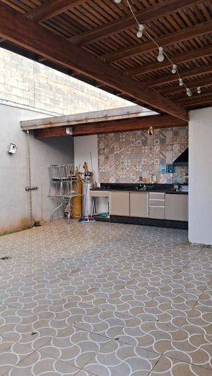 Image 25 - 884699