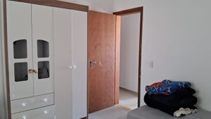 Image 17 - 884699