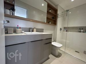 Image 12 - 884700