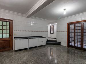 Image 4 - 884702