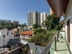 Image 10 - 884702
