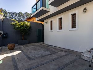 Image 9 - 884702