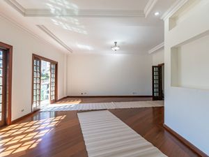 Image 18 - 884702