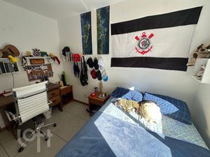 Image 8 - 884703