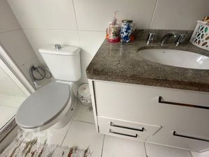 Image 9 - 884703