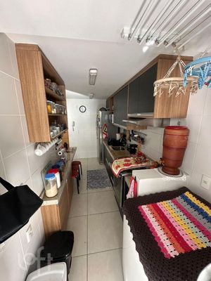 Image 16 - 884703