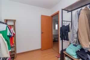 Image 9 - 884710