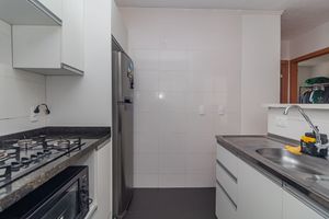 Image 18 - 884710