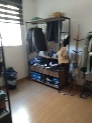 Image 8 - 884710