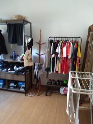 Image 9 - 884710