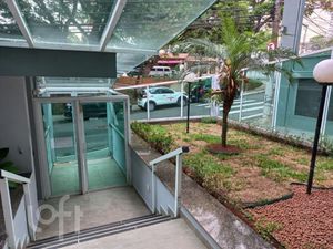 Image 8 - 884727