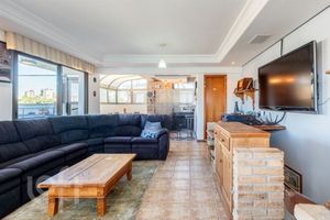 Image 11 - 884730