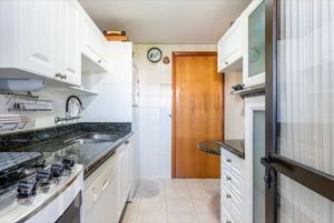 Image 14 - 884730
