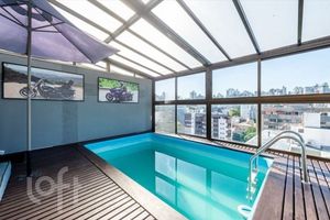 Image 7 - 884730